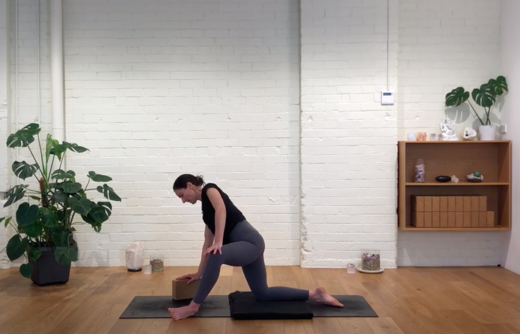 Prenatal Yoga - Upper Back & Hips